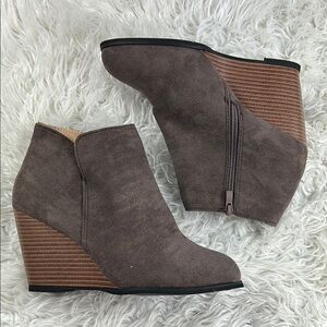 *NEW* Women’s Wedge Booties (Unbranded)